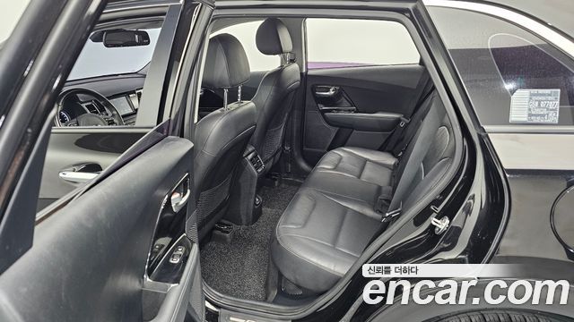 Kia Niro 2017 — photo 12