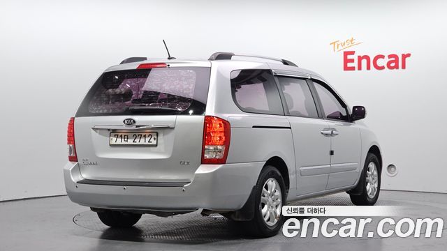Kia Canival 2012 — photo 2