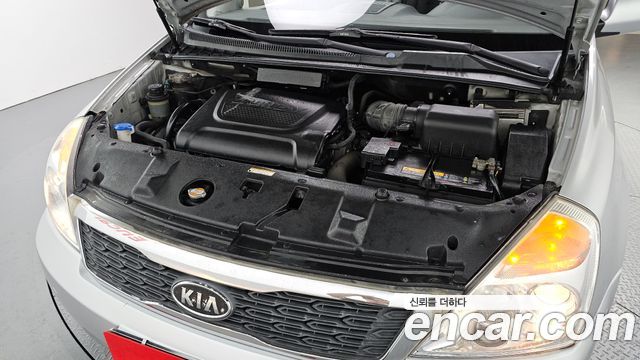 Kia Canival 2012 — photo 6