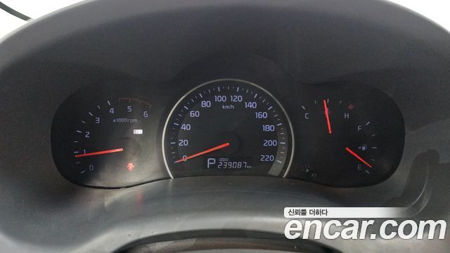 Kia Canival 2012 — photo 8