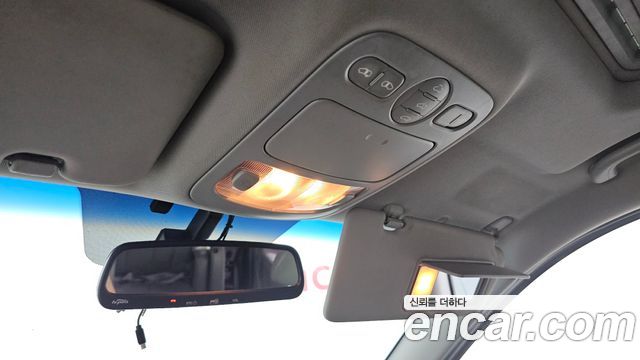 Kia Canival 2012 — photo 17