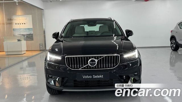 Volvo XC40 2025 — photo 3