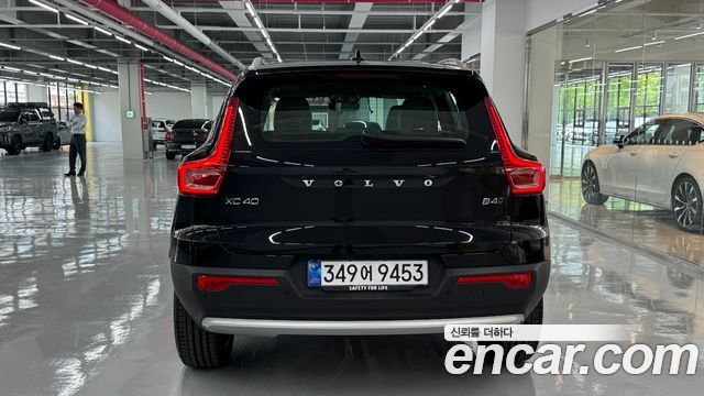 Volvo XC40 2025 — photo 4