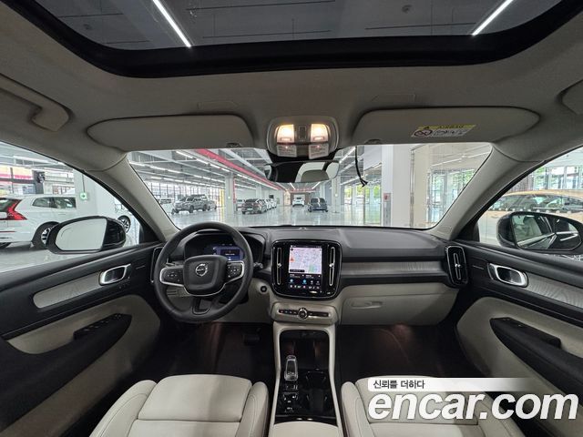 Volvo XC40 2025 — photo 7