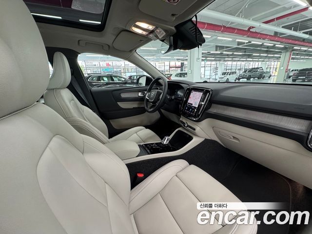 Volvo XC40 2025 — photo 10