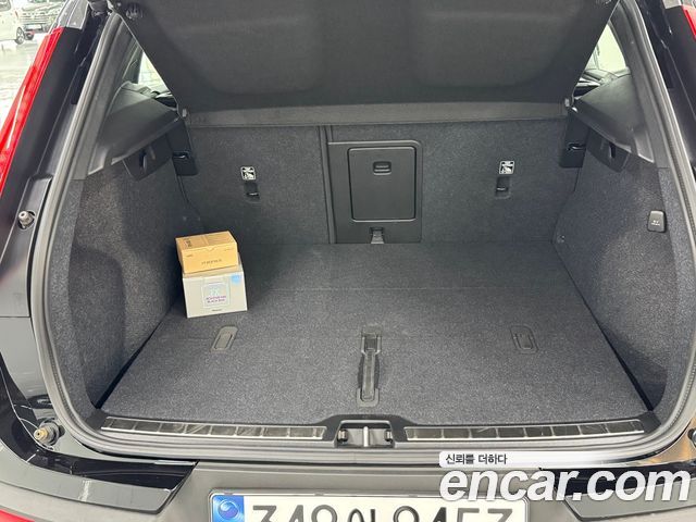 Volvo XC40 2025 — photo 13