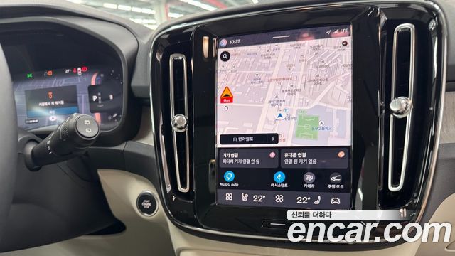 Volvo XC40 2025 — photo 14