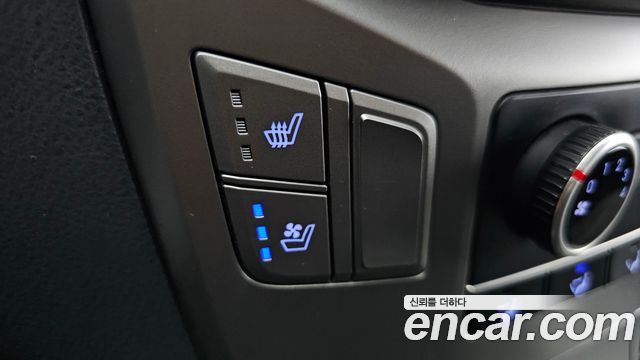 Hyundai Starex 2019 — photo 16