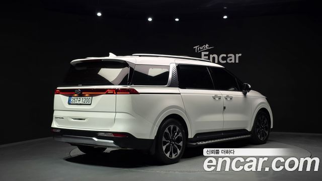 Kia Canival 2021 — photo 2