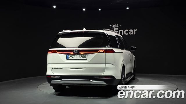 Kia Canival 2021 — photo 4