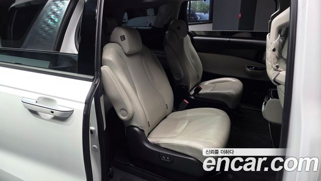 Kia Canival 2021 — photo 17