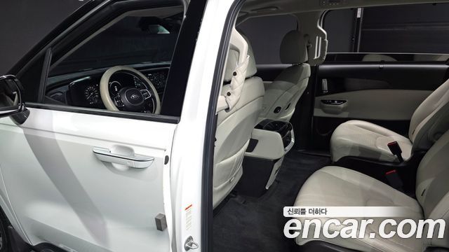 Kia Canival 2021 — photo 18