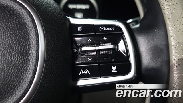 Kia Canival 2021 — photo 23