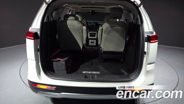 Kia Canival 2021 — photo 26