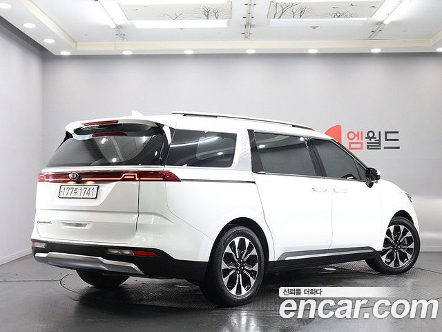 Kia Canival 2021 — photo 3