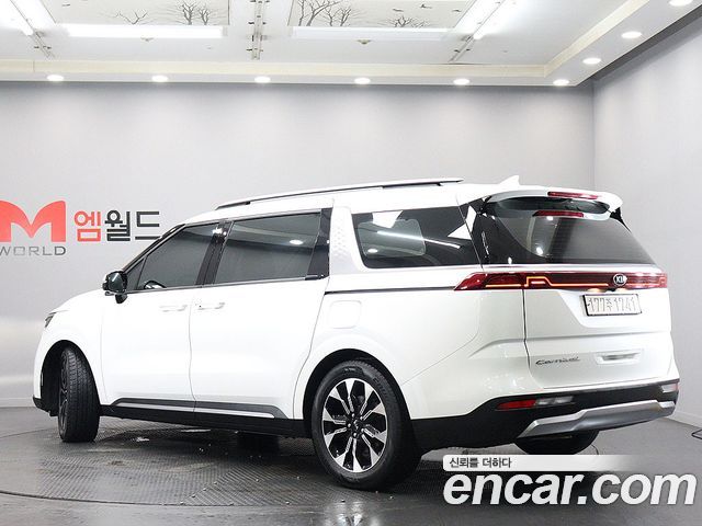Kia Canival 2021 — photo 4
