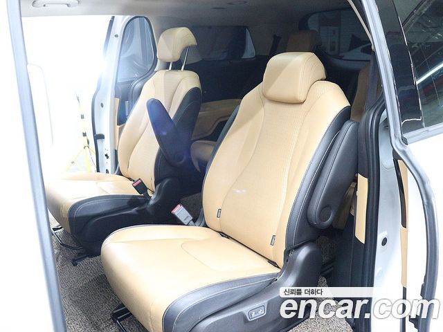Kia Canival 2021 — photo 16
