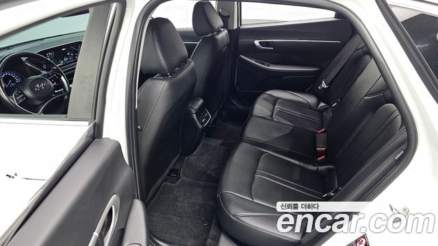 Hyundai Sonata 2022 — photo 11