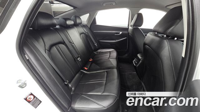 Hyundai Sonata 2022 — photo 17