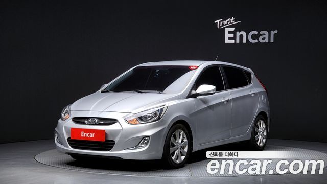 Hyundai Accent 2011 — photo 1