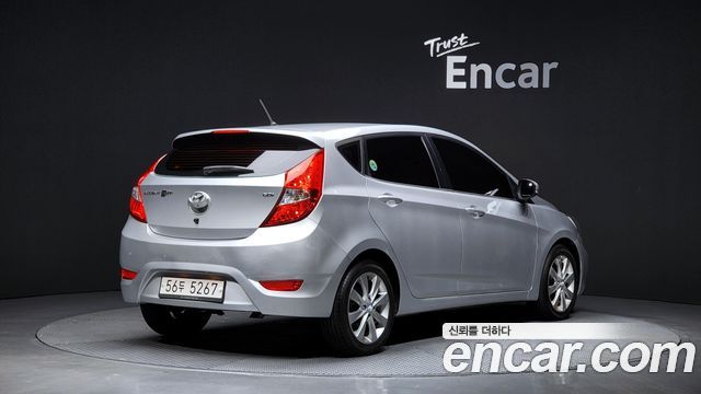 Hyundai Accent 2011 — photo 2
