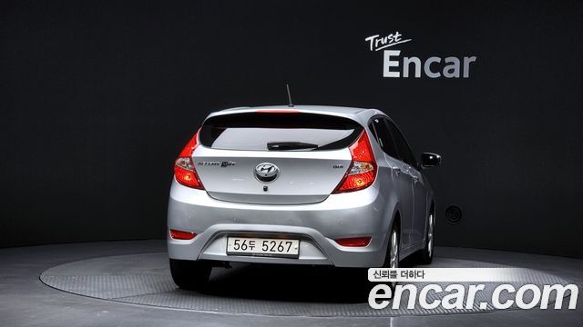 Hyundai Accent 2011 — photo 4