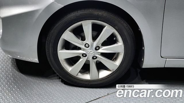 Hyundai Accent 2011 — photo 5