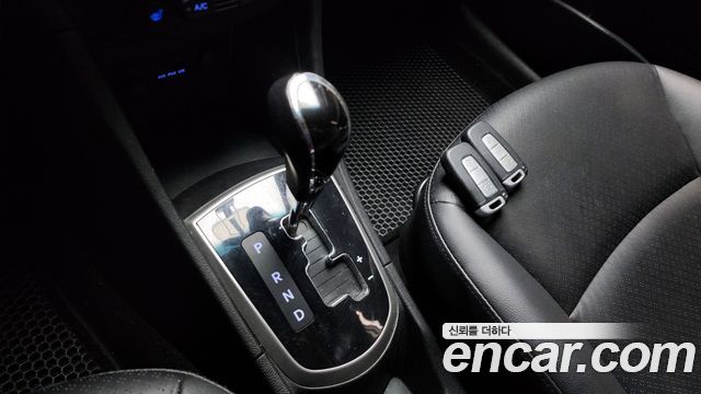 Hyundai Accent 2011 — photo 9