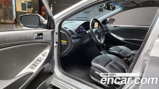 Hyundai Accent 2011 — photo 10