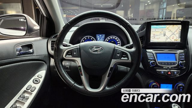 Hyundai Accent 2011 — photo 13
