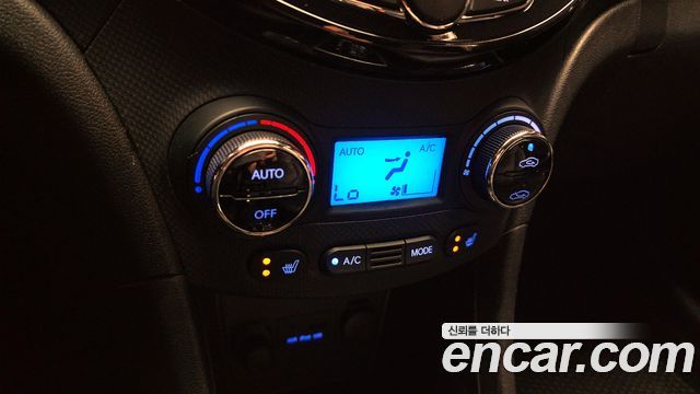 Hyundai Accent 2011 — photo 17