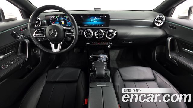 Mercedes-Benz A-Class 2021 — photo 10