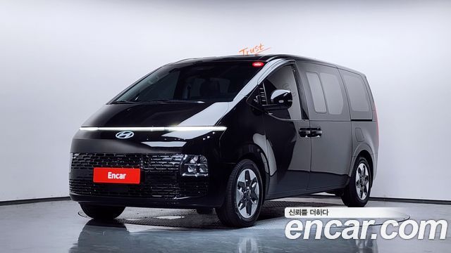 Hyundai Staria 2025 — photo 1