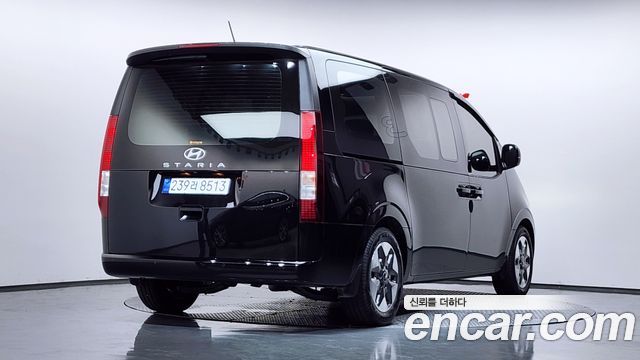 Hyundai Staria 2025 — photo 2