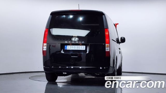 Hyundai Staria 2025 — photo 4
