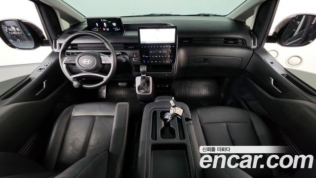 Hyundai Staria 2025 — photo 10