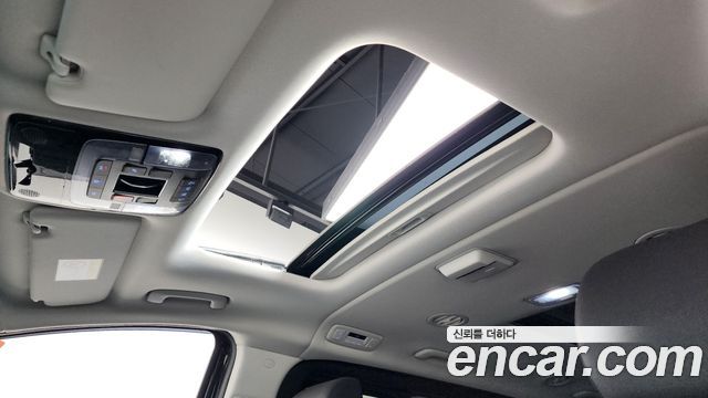 Hyundai Staria 2025 — photo 24