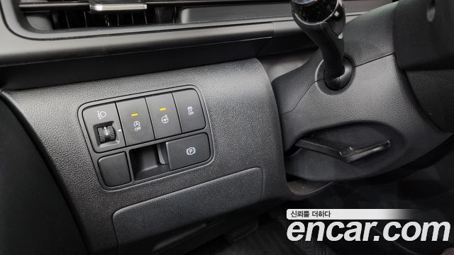 Hyundai Staria 2025 — photo 25