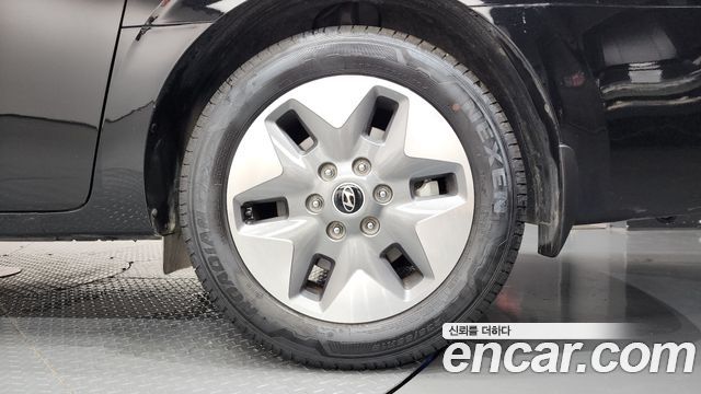 Hyundai Staria 2025 — photo 7