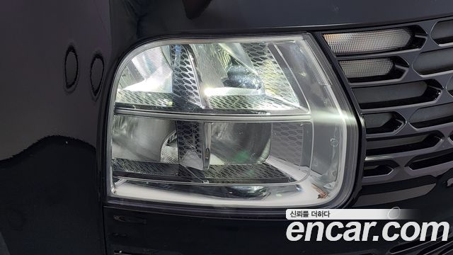 Hyundai Staria 2025 — photo 8