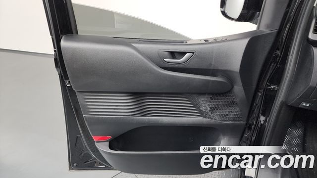 Hyundai Staria 2025 — photo 14