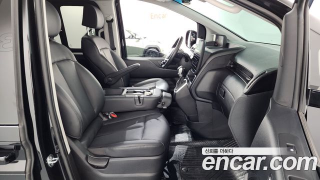 Hyundai Staria 2025 — photo 16