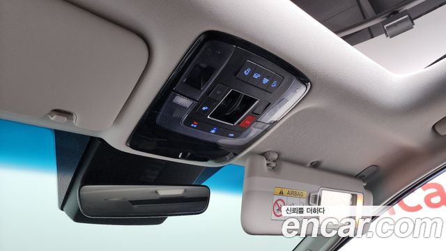 Hyundai Staria 2025 — photo 28