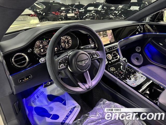Bentley Continental 2023 — photo 4