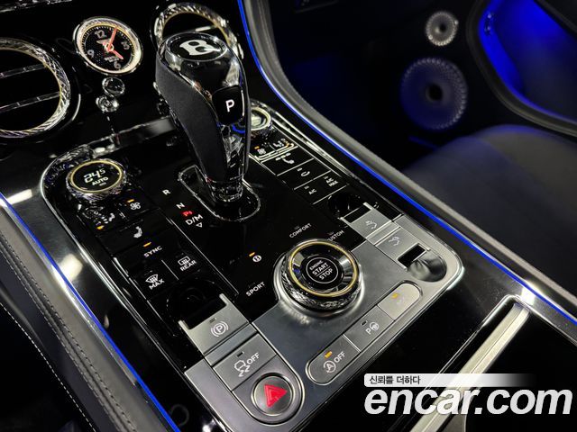 Bentley Continental 2023 — photo 11