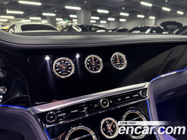 Bentley Continental 2023 — photo 12