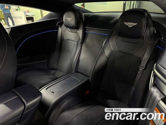 Bentley Continental 2023 — photo 15