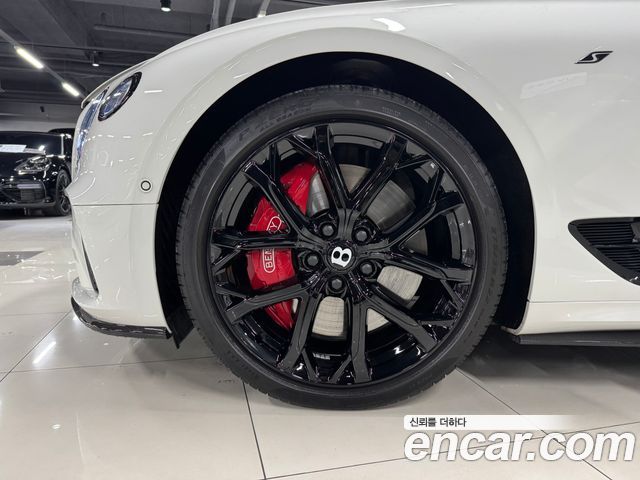 Bentley Continental 2023 — photo 16