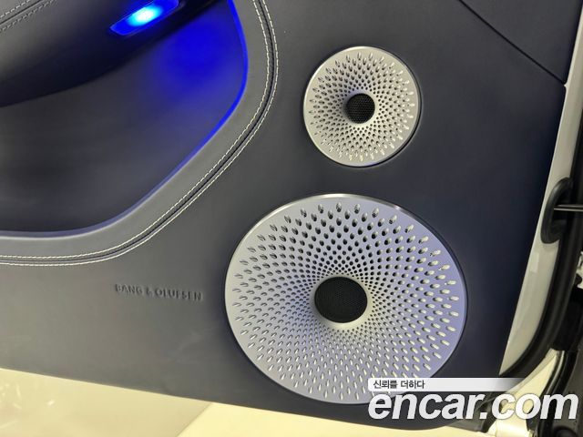 Bentley Continental 2023 — photo 17
