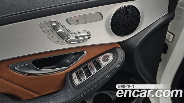 Mercedes-Benz GLC-Class 2021 — photo 24